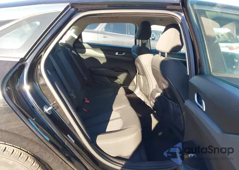 2022 Kia K5 Lxs z USA, uszkodzony, nr VIN 5XXG14J27NG139440